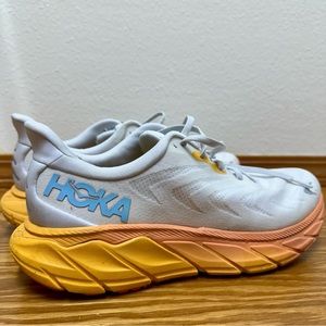 Hoka Arahi 6 running shoes - size W 10.5